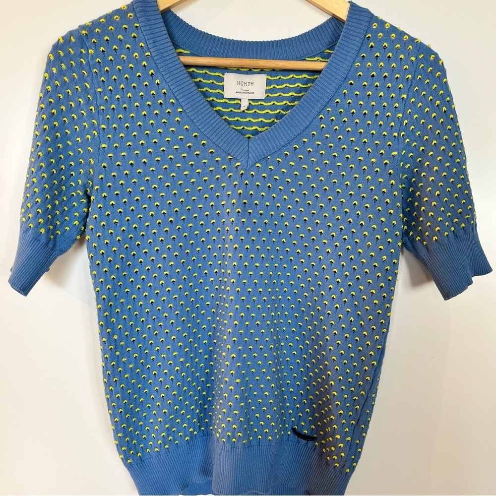 NÜMPH Make an Entrance Blue & Yellow Textured Knit Short Sleeve V-Neck Sweater